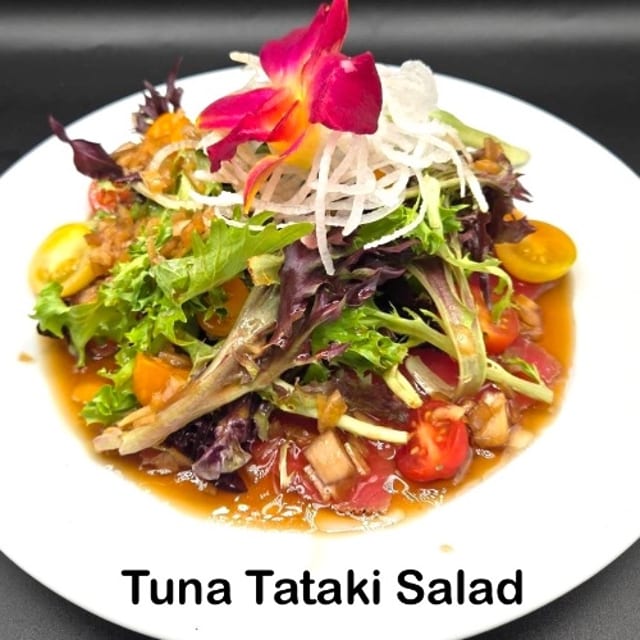 Tuna Tataki Salad.